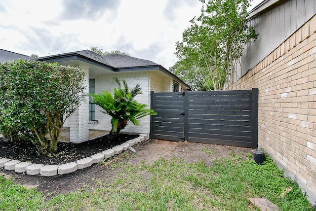 2012 Hickory Glen Dr, Missouri City, TX 77489 - view of yard featuring a gate