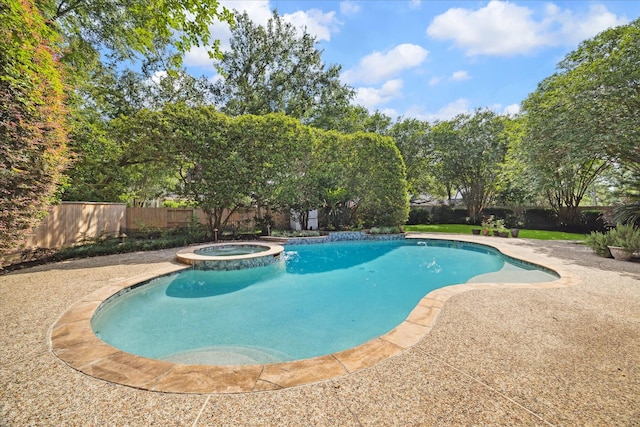 1615 Lake Wilderness Ln, Kingwood, TX 77345 - view of swimming pool featuring a fenced backyard, a pool with connected hot tub, and a patio