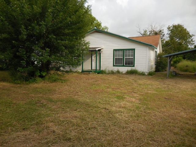 628 Austin St W, Matagorda, TX 77457 - view of front of property with a front yard