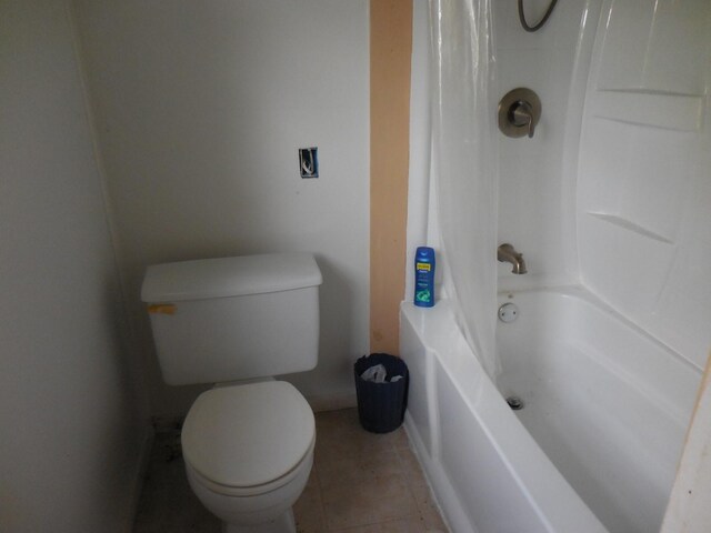 628 Austin St W, Matagorda, TX 77457 - full bath featuring toilet, shower / tub combo with curtain, tile patterned flooring, and baseboards