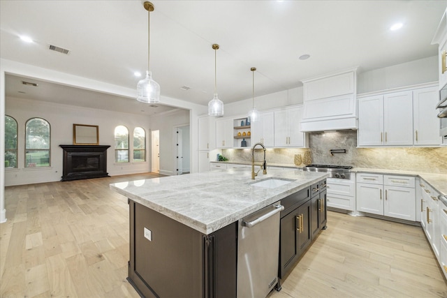 19 Sanctuary Trl, Missouri City, TX 77459 - kitchen with appliances with stainless steel finishes, white cabinets, decorative backsplash, and recessed lighting