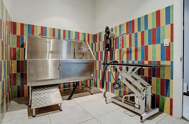 4521 San Felipe St Unit 2601, Houston, TX 77027 - misc room featuring pet washing station and tile patterned floors