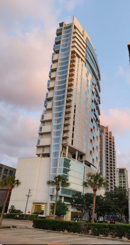 4521 San Felipe St Unit 2601, Houston, TX 77027 - view of property at dusk