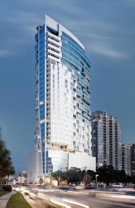 4521 San Felipe St Unit 2601, Houston, TX 77027 - view of property featuring a city view