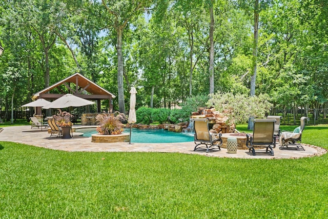 77 Big Trl, Missouri City, TX 77459 - outdoor pool featuring an outdoor fire pit, a patio area, and view of wooded area