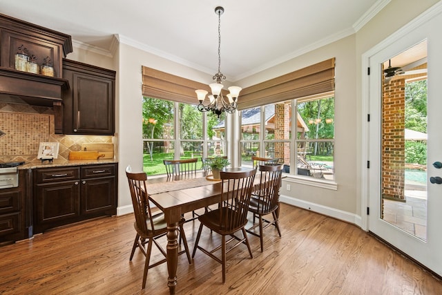 77 Big Trl, Missouri City, TX 77459 - dining area featuring a chandelier, light wood-type flooring, baseboards, and ornamental molding