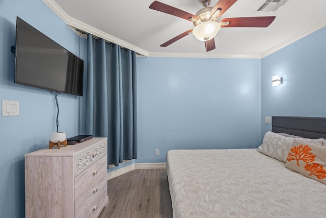 9520 Seawall Blvd Unit 338, Galveston, TX 77554 - bedroom with dark wood-type flooring, ornamental molding, baseboards, and ceiling fan