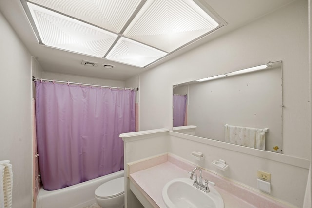 6027 Dellfern Dr, Houston, TX 77035 - bathroom with toilet, vanity, and shower / bath combo