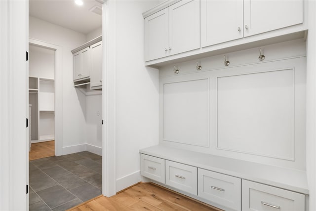 1611 Richelieu Ln, Houston, TX 77018 - mudroom featuring baseboards