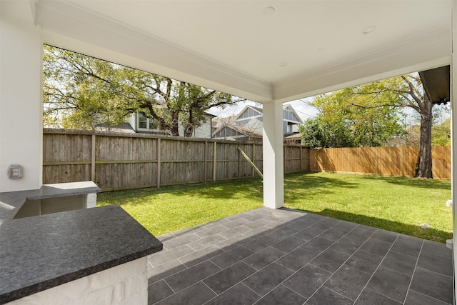 1611 Richelieu Ln, Houston, TX 77018 - fenced backyard featuring a patio