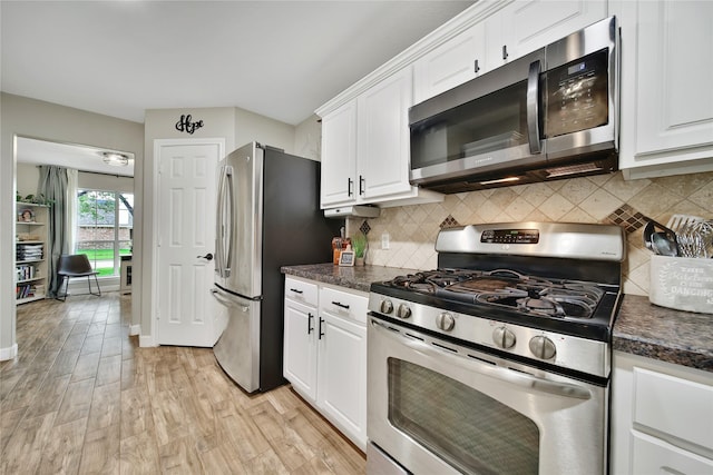 15314 Yellow Oak Trl, Cypress, TX 77433 - kitchen with stainless steel appliances, white cabinetry, decorative backsplash, and light wood-type flooring