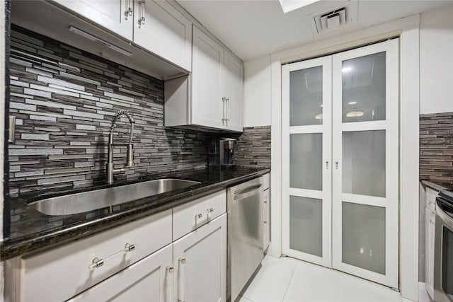 3525 Sage Rd Unit 1713, Houston, TX 77056 - kitchen featuring stainless steel dishwasher, a sink, decorative backsplash, and dark stone counters