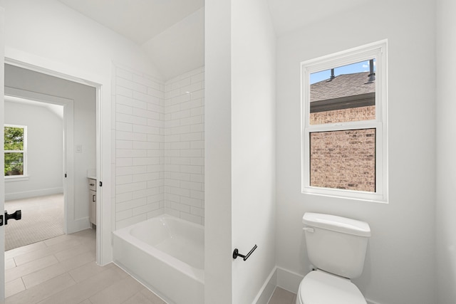 7913 Turquoise Ln, Houston, TX 77055 - full bath with baseboards, toilet, shower / bath combination, and lofted ceiling