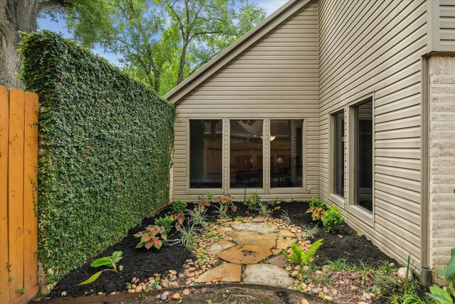706 St Ives Ct, Houston, TX 77079 - view of side of property