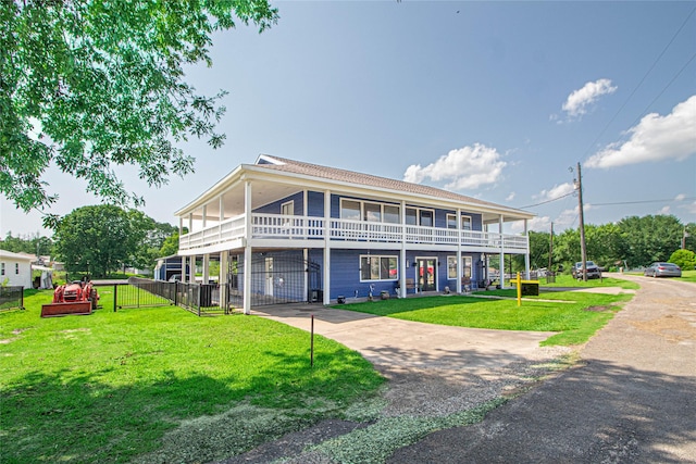 374 Harbor View Dr, Livingston, TX 77351 - view of front of property with a gate, driveway, and a balcony