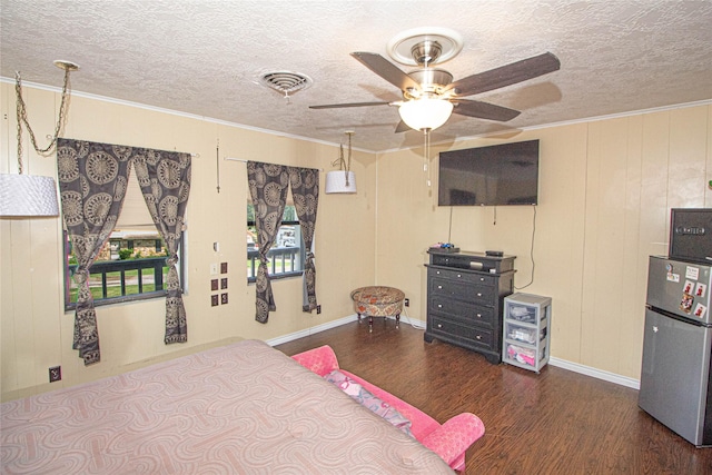 374 Harbor View Dr, Livingston, TX 77351 - bedroom with freestanding refrigerator, wood finished floors, ornamental molding, a textured ceiling, and a ceiling fan