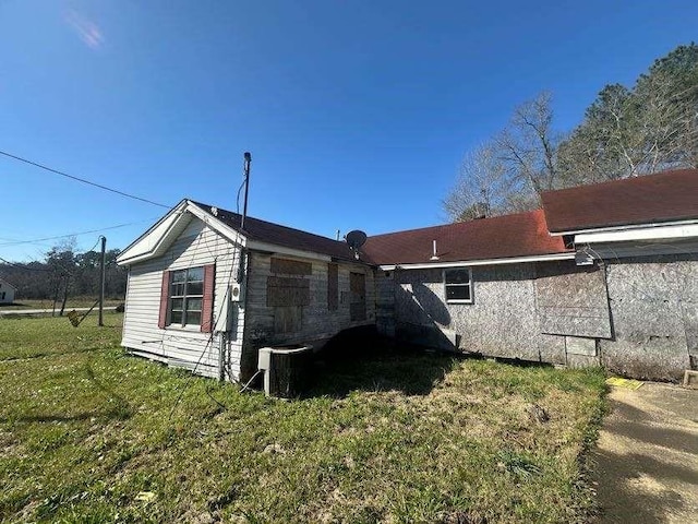 7730 Tram Rd, Beaumont, TX 77713 - back of house featuring central AC unit and a yard