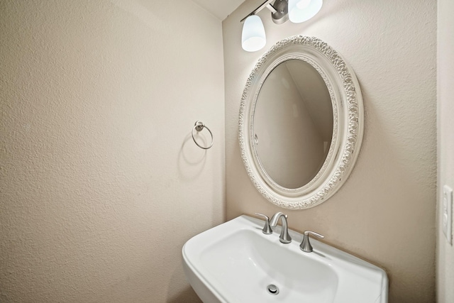 1121 Beall Landing Ct, Houston, TX 77008 - bathroom featuring a sink