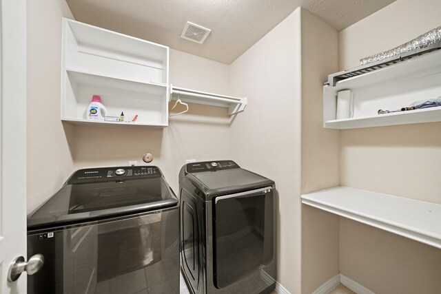 1121 Beall Landing Ct, Houston, TX 77008 - laundry room with washing machine and clothes dryer and baseboards