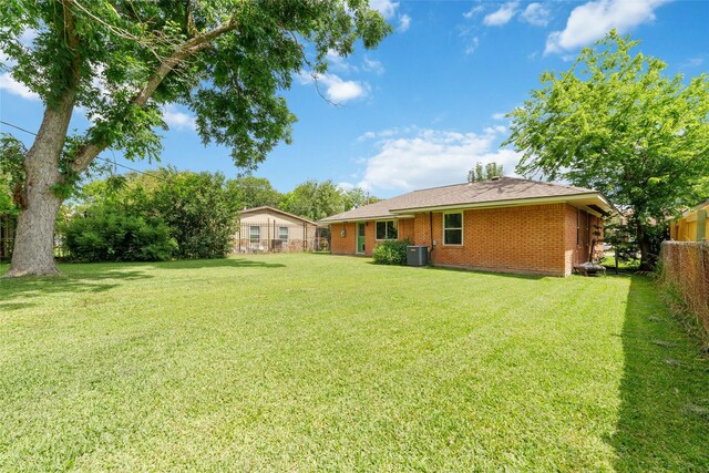 6601 Roos Rd, Houston, TX 77074 - view of yard with cooling unit
