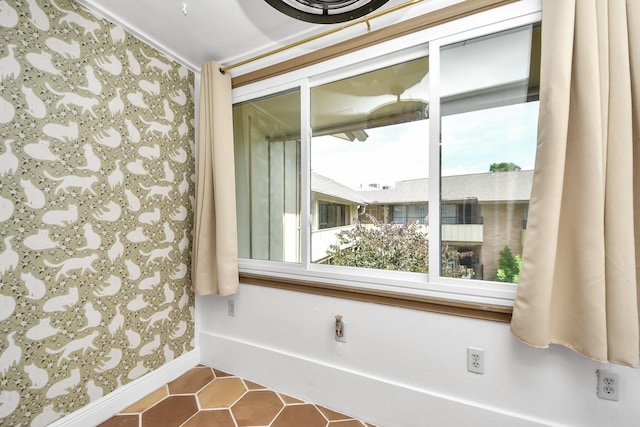6304 Crab Orchard Rd, Houston, TX 77057 - detailed view of baseboards and wallpapered walls