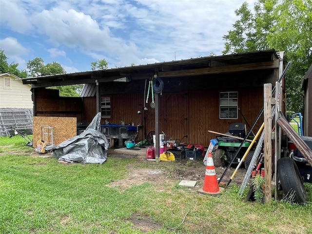 120 N 10th Ave, Teague, TX 75860 - back of property featuring a yard