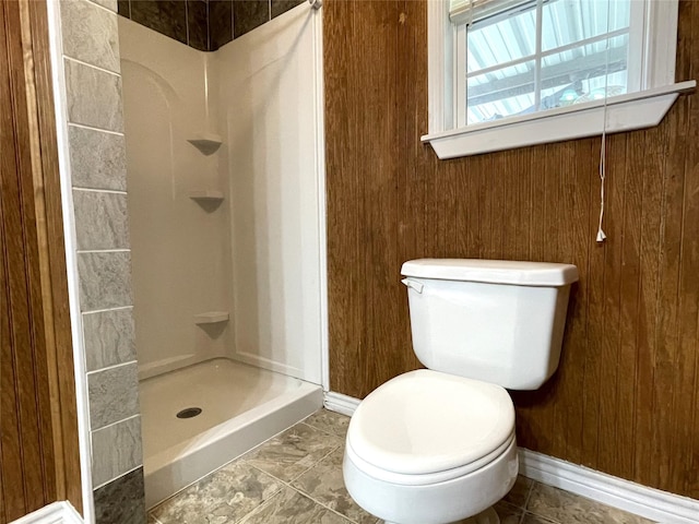 120 N 10th Ave, Teague, TX 75860 - full bath featuring baseboards, toilet, and a shower stall