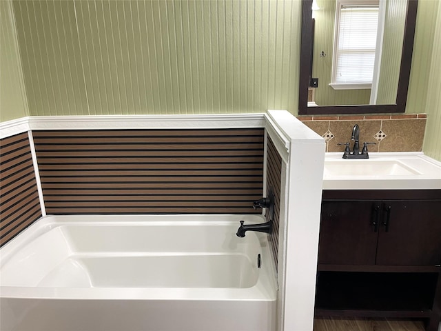 120 N 10th Ave, Teague, TX 75860 - bathroom featuring vanity, a bathtub, and backsplash