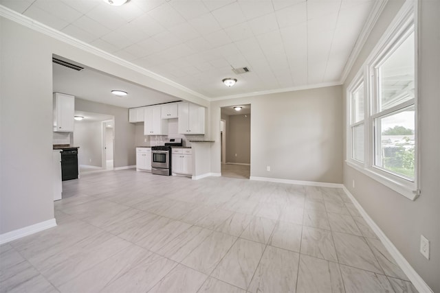 538 Pecan Dr, South Houston, TX 77587 - unfurnished living room featuring crown molding and baseboards