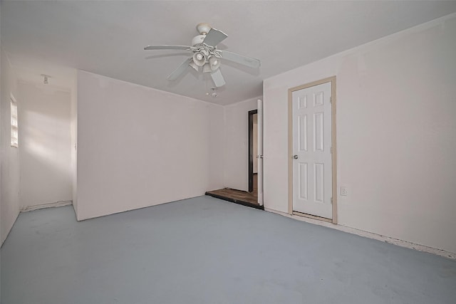 423 Gammon Dr, Houston, TX 77022 - empty room featuring concrete flooring and ceiling fan