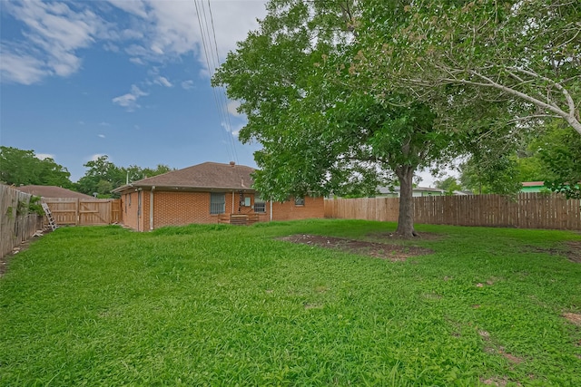 423 Gammon Dr, Houston, TX 77022 - view of yard