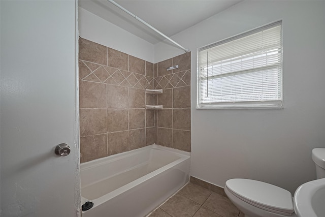 423 Gammon Dr, Houston, TX 77022 - full bathroom featuring toilet, tile patterned flooring, shower / tub combination, and baseboards