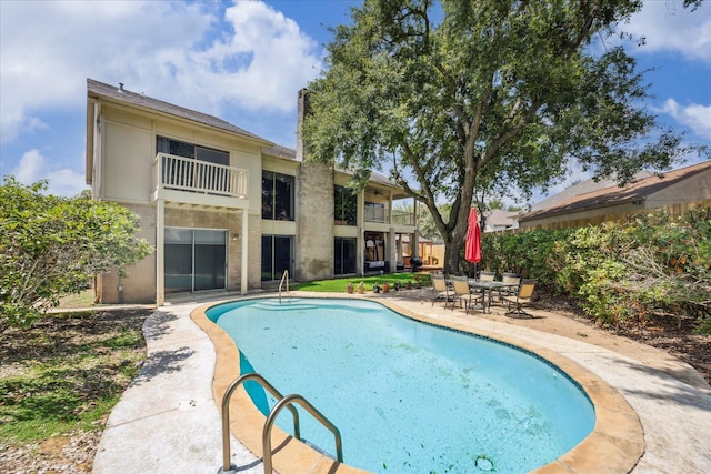 12007 Lakeway Ct, Houston, TX 77071 - swimming pool featuring a patio area and outdoor dining space