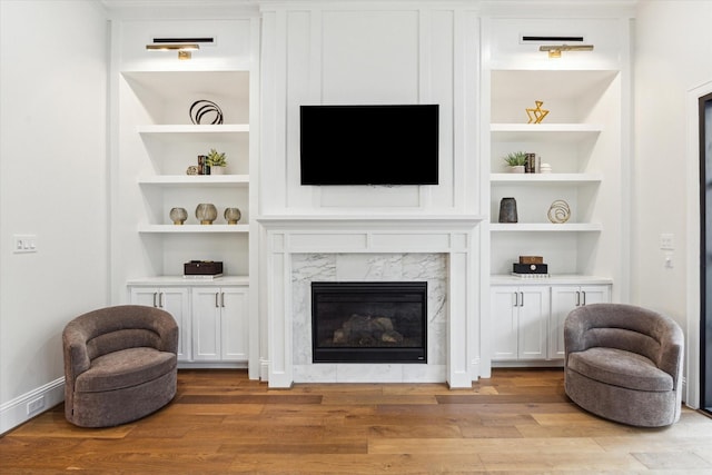 540 W 26th St Unit B, Houston, TX 77008 - living room with light wood-type flooring, a fireplace, and built in features