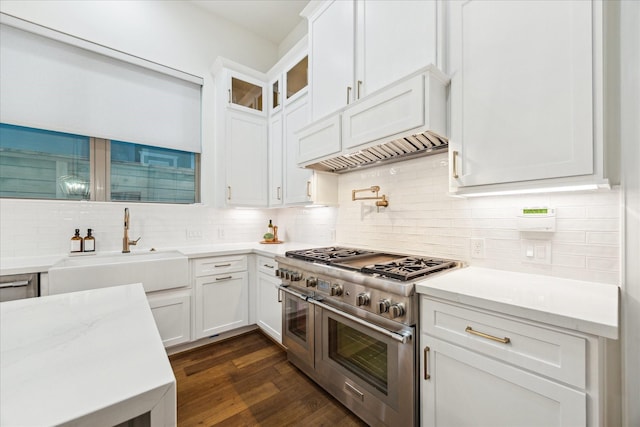 540 W 26th St Unit B, Houston, TX 77008 - kitchen with range with two ovens, a sink, custom exhaust hood, and tasteful backsplash
