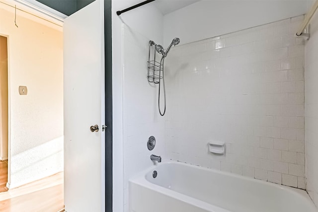 3419 Gladwyne Ln, La Porte, TX 77571 - bathroom with bathtub / shower combination