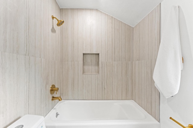 1100 S Shepherd Dr, Houston, TX 77019 - full bath featuring washtub / shower combination and toilet