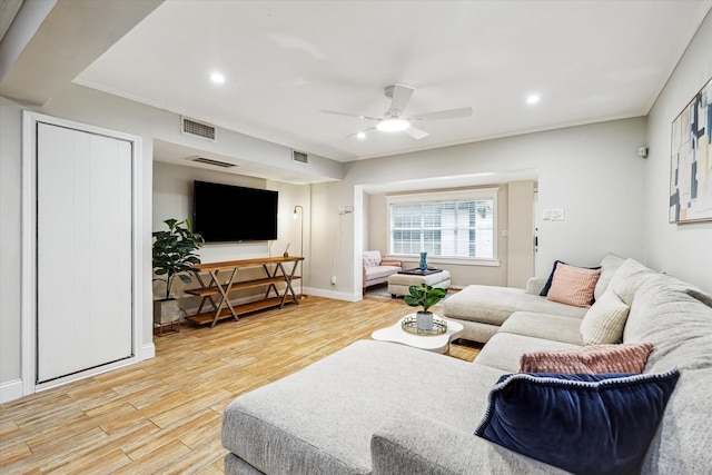 811 Lovett Blvd Unit 26, Houston, TX 77006 - living room featuring light wood finished floors, ceiling fan, recessed lighting, and crown molding