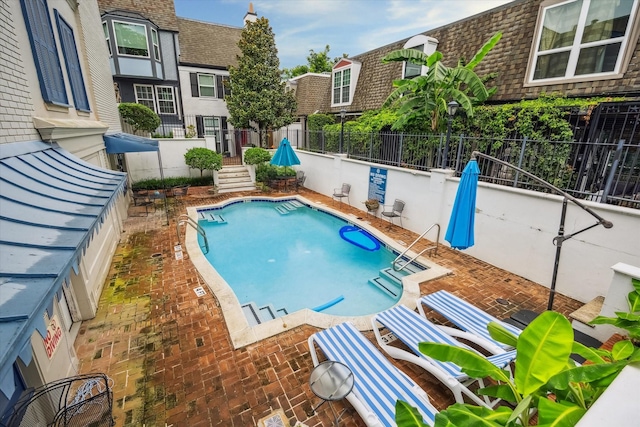 811 Lovett Blvd Unit 26, Houston, TX 77006 - community pool with a patio