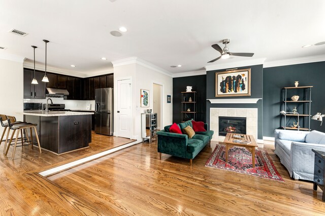 1221 W 25th St Unit D, Houston, TX 77008 - living area with ceiling fan, light wood-type flooring, a fireplace, ornamental molding, and recessed lighting