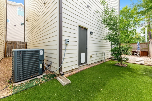 1221 W 25th St Unit D, Houston, TX 77008 - view of yard featuring central AC unit