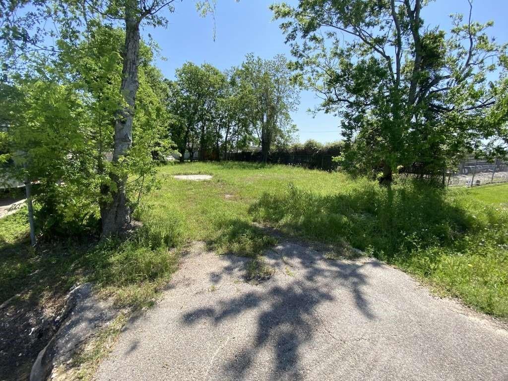 4555 Warren St, Beaumont, TX 77705 - photo 1