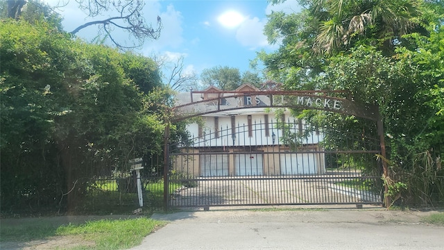 4715 Selinsky Rd, Houston, TX 77048 - photo 1