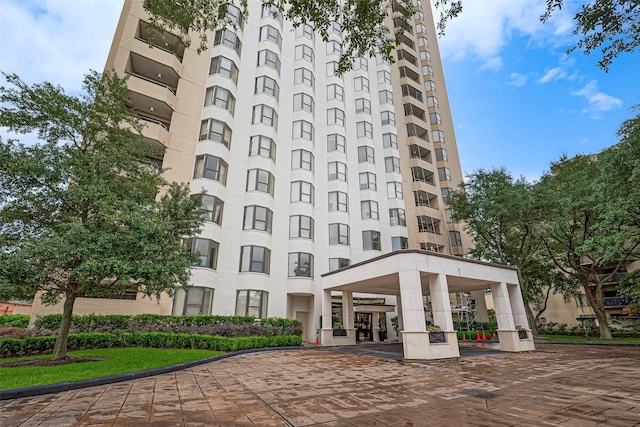 651 Bering Dr Unit 1101, Houston, TX 77057 - view of apartment building / complex