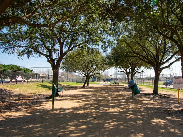 3510 Las Palmas St, Houston, TX 77027 - view of home's community featuring a dog friendly area
