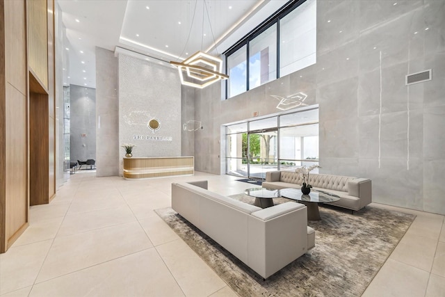 1701 Hermann Dr Unit 27Ce, Houston, TX 77004 - community lobby featuring a towering ceiling