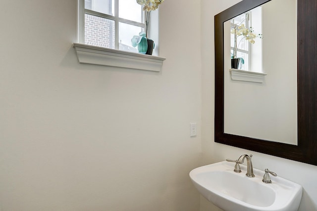 9622 Fannin Sta W, Houston, TX 77045 - bathroom featuring a sink