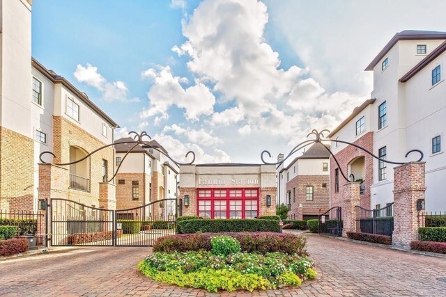 9622 Fannin Sta W, Houston, TX 77045 - view of property with a residential view