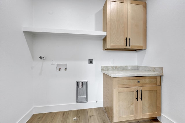 5107 New Orleans St, Houston, TX 77020 - laundry room featuring hookup for a washing machine, electric dryer hookup, hookup for a gas dryer, and light wood-style flooring