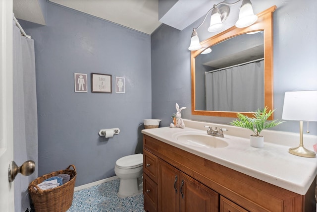 3027 Pine Acres Dr, Conroe, TX 77384 - bathroom featuring vanity, toilet, baseboards, and curtained shower